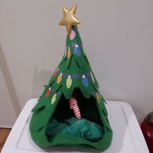 merry makings all spruced up 18” decorative plush christmas tree cat bed